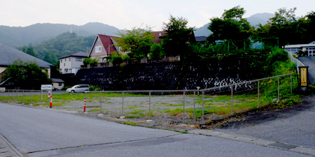 海老屋長造 駐車場